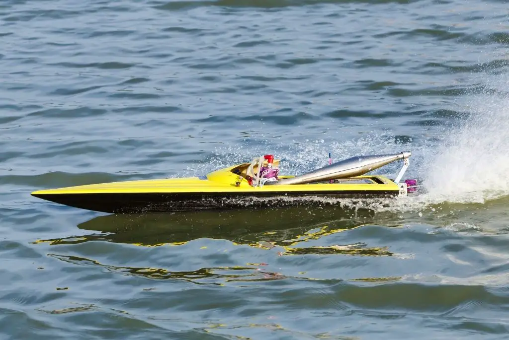 Are Traxxas RC Boats Self Righting?